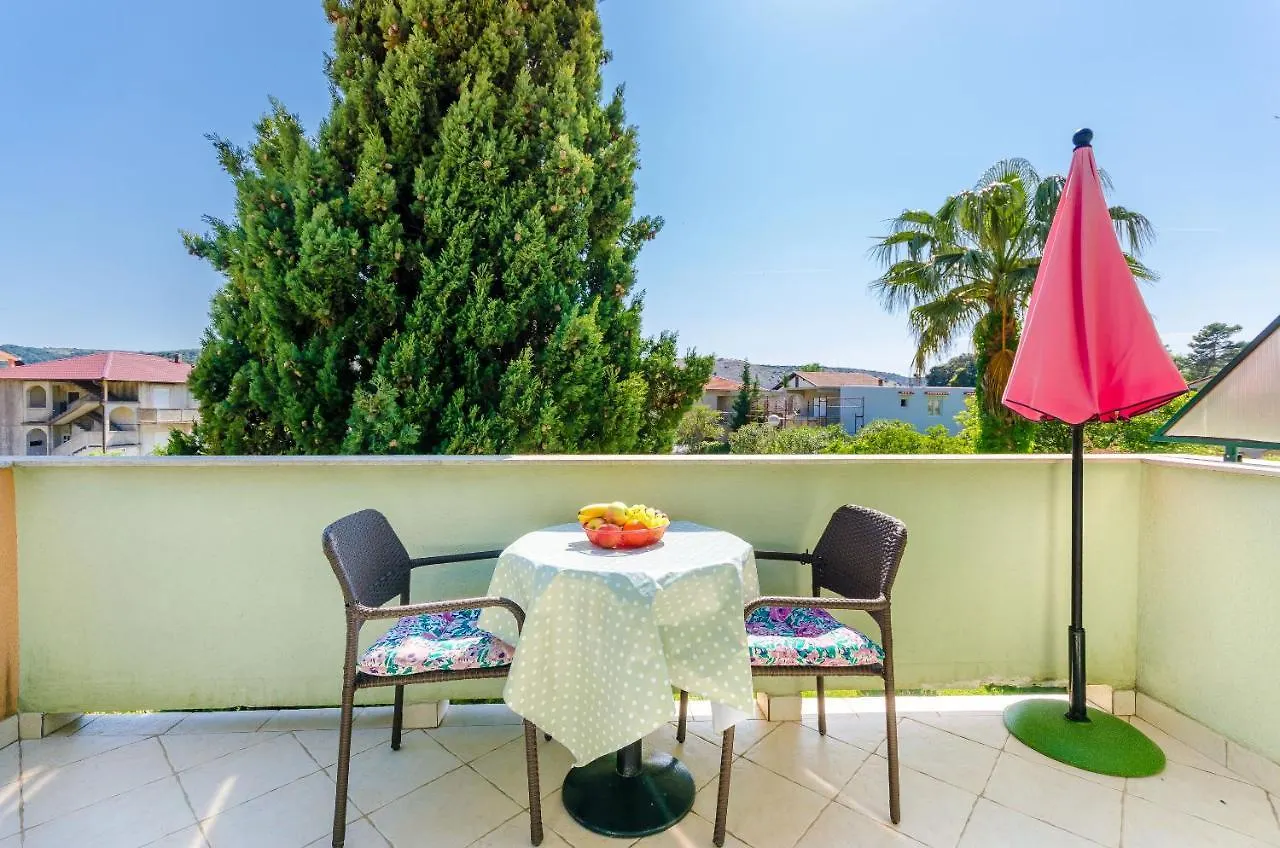 Apartments Ruzica M Lopar
